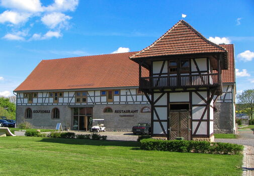 Gut Ringhofen mit Restaurant Taubennest und Golfschule