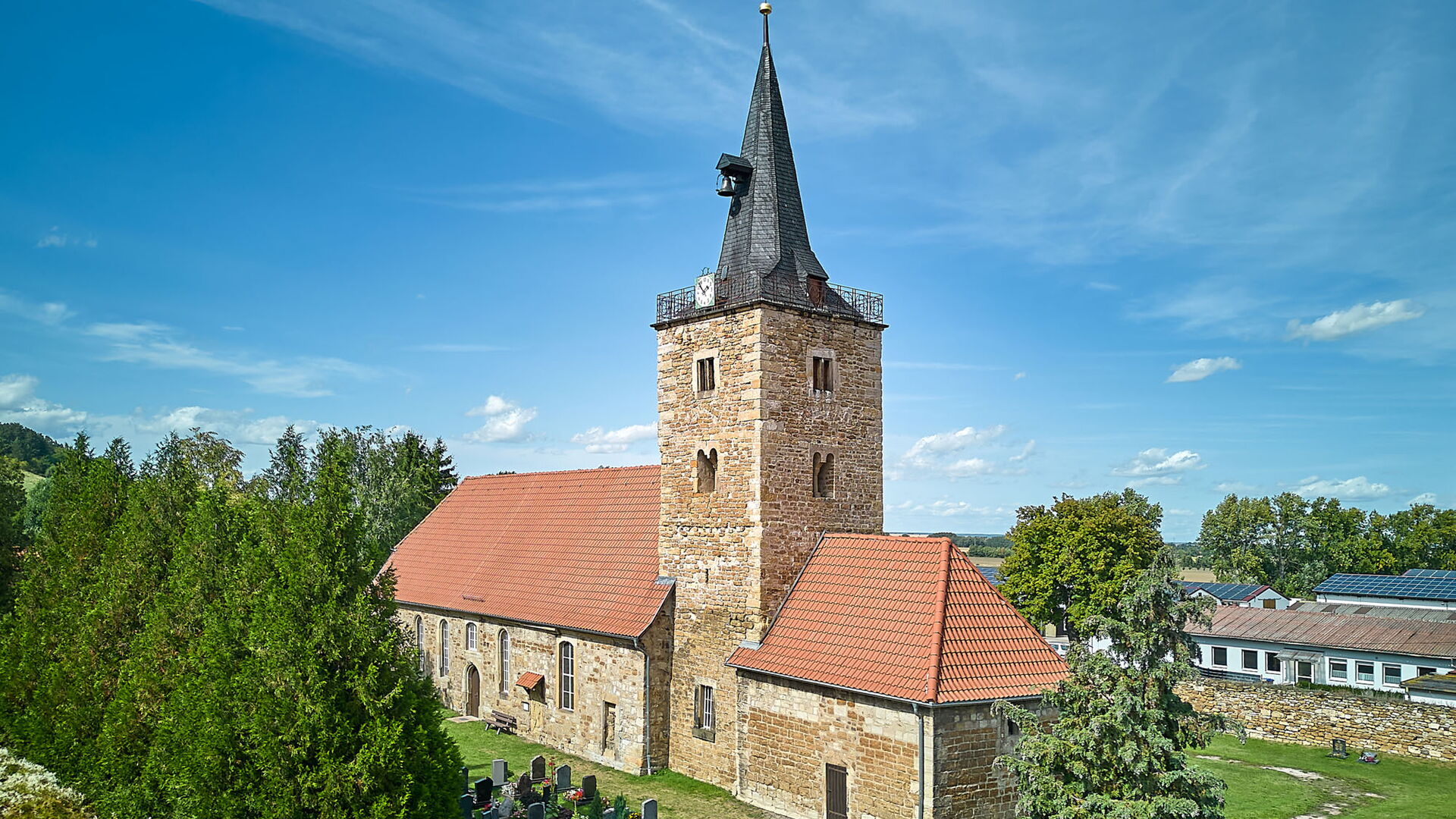 Impressionen aus Haarhausen: Kirche St. Nikolaus