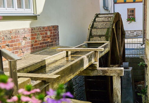 Das Wasserrad der Marktmühle in Mühlberg.